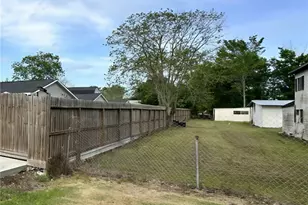207 S 5th St, Highlands, TX 77562 - Photo 15