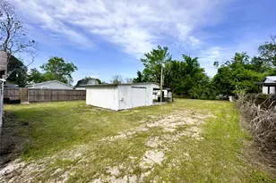 207 S 5th St, Highlands, TX 77562 - Photo 13