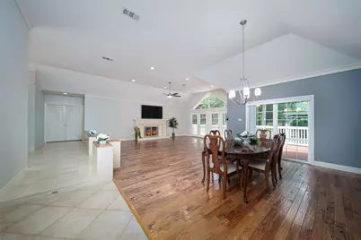 27 W Shaker Court, The Woodlands, TX 77380 - Photo 9