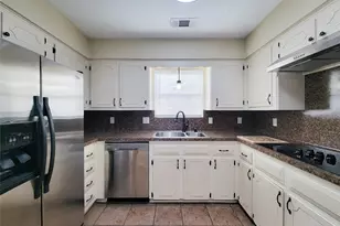 8331 Langdon Ln, Houston, TX 77036 - Photo 9