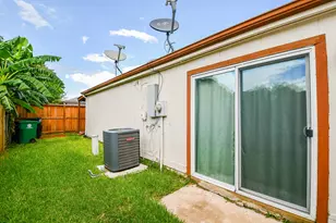 9010 Ketchwood Dr, Houston, TX 77099 - Photo 19