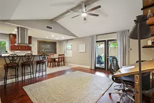 10710 Overbrook Ln, Houston, TX 77042 - Photo 13