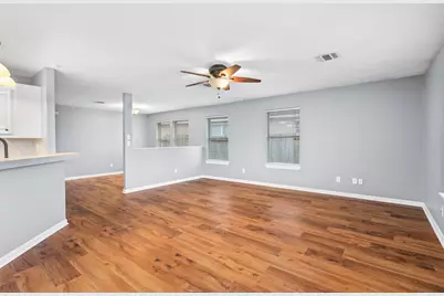 139 Horn Court, Baytown, TX 77523 - Photo 5