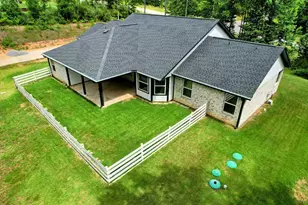 131 Feldspar Ln, Huntsville, TX 77340 - Photo 3