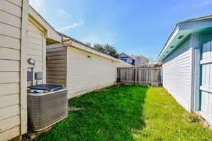 8628 Beechcrest St, Houston, TX 77083 - Photo 19