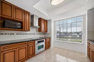 7505 Memorial Woods Dr, Houston, TX 77024 - Photo 11