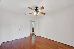 7505 Memorial Woods Dr, Houston, TX 77024 - Photo 25