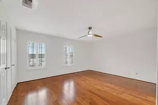 7505 Memorial Woods Dr, Houston, TX 77024 - Photo 17