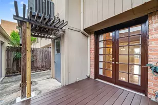 7505 Memorial Woods Dr, Houston, TX 77024 - Photo 33