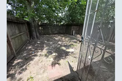 12740 Shannon Hills Drive, Houston, TX 77099 - Photo 11