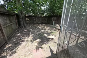 12740 Shannon Hills Dr, Houston, TX 77099 - Photo 11