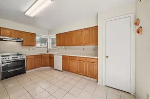 10038 Wayward Wind Ln, Houston, TX 77064 - Photo 13