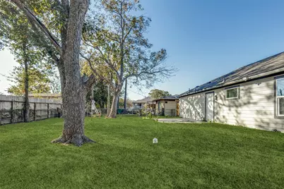 5874 Belcrest Street, Houston, TX 77033 - Photo 23