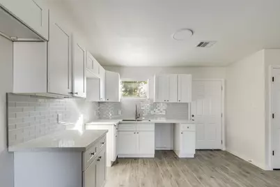 5874 Belcrest Street, Houston, TX 77033 - Photo 9