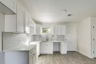 5874 Belcrest St, Houston, TX 77033 - Photo 9