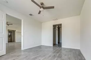 5874 Belcrest St, Houston, TX 77033 - Photo 13