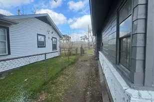 9113 Oak Knoll Ln, Houston, TX 77078 - Photo 23