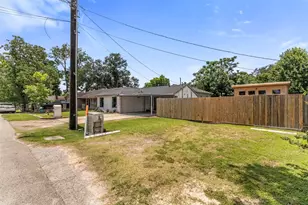 1913 Thonig Rd, Houston, TX 77055 - Photo 5