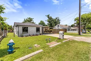1913 Thonig Rd, Houston, TX 77055 - Photo 7