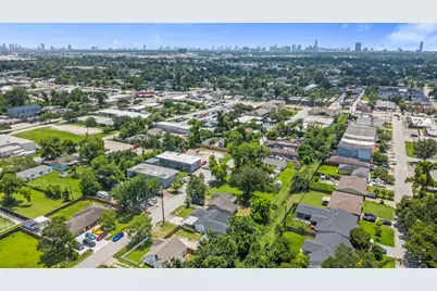 1913 Thonig Road, Houston, TX 77055 - Photo 15