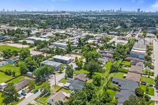 1913 Thonig Rd, Houston, TX 77055 - Photo 15