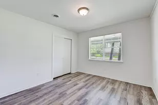 1703 N Roberson St, Conroe, TX 77301 - Photo 19