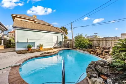 2207 Avenue P, Galveston, TX 77550 - Photo 35