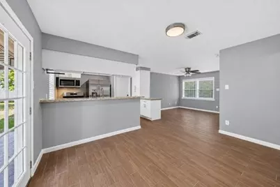 201 Inwood Ln, Highlands, TX 77562 - Photo 3