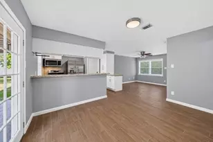 201 Inwood Ln, Highlands, TX 77562 - Photo 3