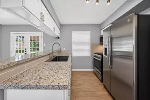 201 Inwood Ln, Highlands, TX 77562 - Photo 5