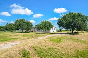 238 Boone Cir, East Bernard, TX 77435 - Photo 17