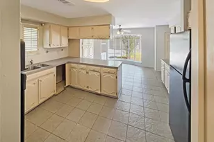 10806 Inwood Dr, Houston, TX 77042 - Photo 9