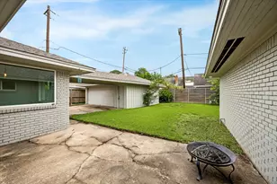 8527 Glenloch Dr, Houston, TX 77061 - Photo 33