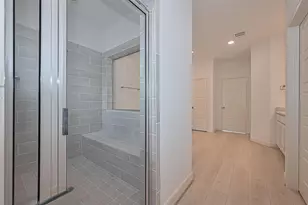 1609 Regents Ct, Houston, TX 77055 - Photo 25