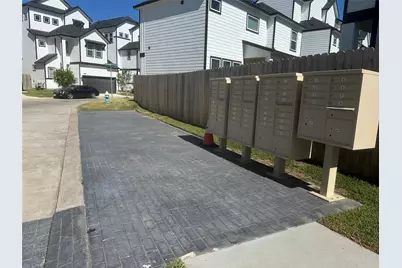 1609 Regents Court, Houston, TX 77055 - Photo 5