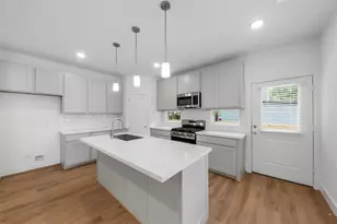 1220 E 33rd St, Houston, TX 77022 - Photo 9