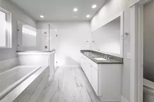1602 Westside Gardens Ln, Houston, TX 77055 - Photo 13