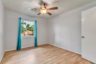 16121 Lakeview Dr, Jersey Village, TX 77040 - Photo 21