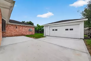 1519 Hitherfield Dr, Sugar Land, TX 77498 - Photo 17