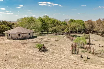 1037 County Road 340, Shiner, TX 77984 - Photo 5