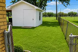 116 Oleander St, Lake Jackson, TX 77566 - Photo 7