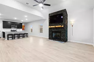 201 Crystal Bay Ln, Willis, TX 77378 - Photo 5