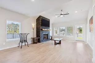 201 Crystal Bay Ln, Willis, TX 77378 - Photo 9