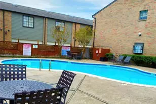 9800 Pagewood Ln, Houston, TX 77042 - Photo 15