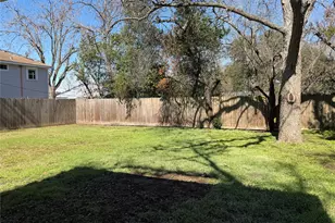 402 W Third St, Brenham, TX 77833 - Photo 15