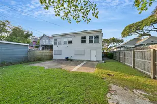 2809 Bernardo De Galvez Ave, Galveston, TX 77550 - Photo 11