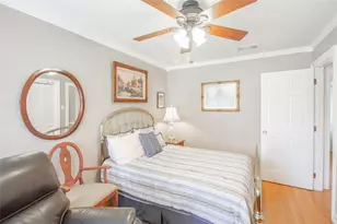 2107 Bron Holly Dr, Houston, TX 77018 - Photo 7