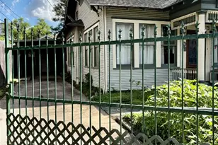 1407 Nevada St, Houston, TX 77006 - Photo 1
