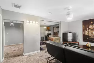 8617 Woodruff St, Houston, TX 77012 - Photo 11