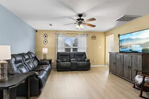 9439 Gold Mountain Dr, Rosharon, TX 77583 - Photo 3
